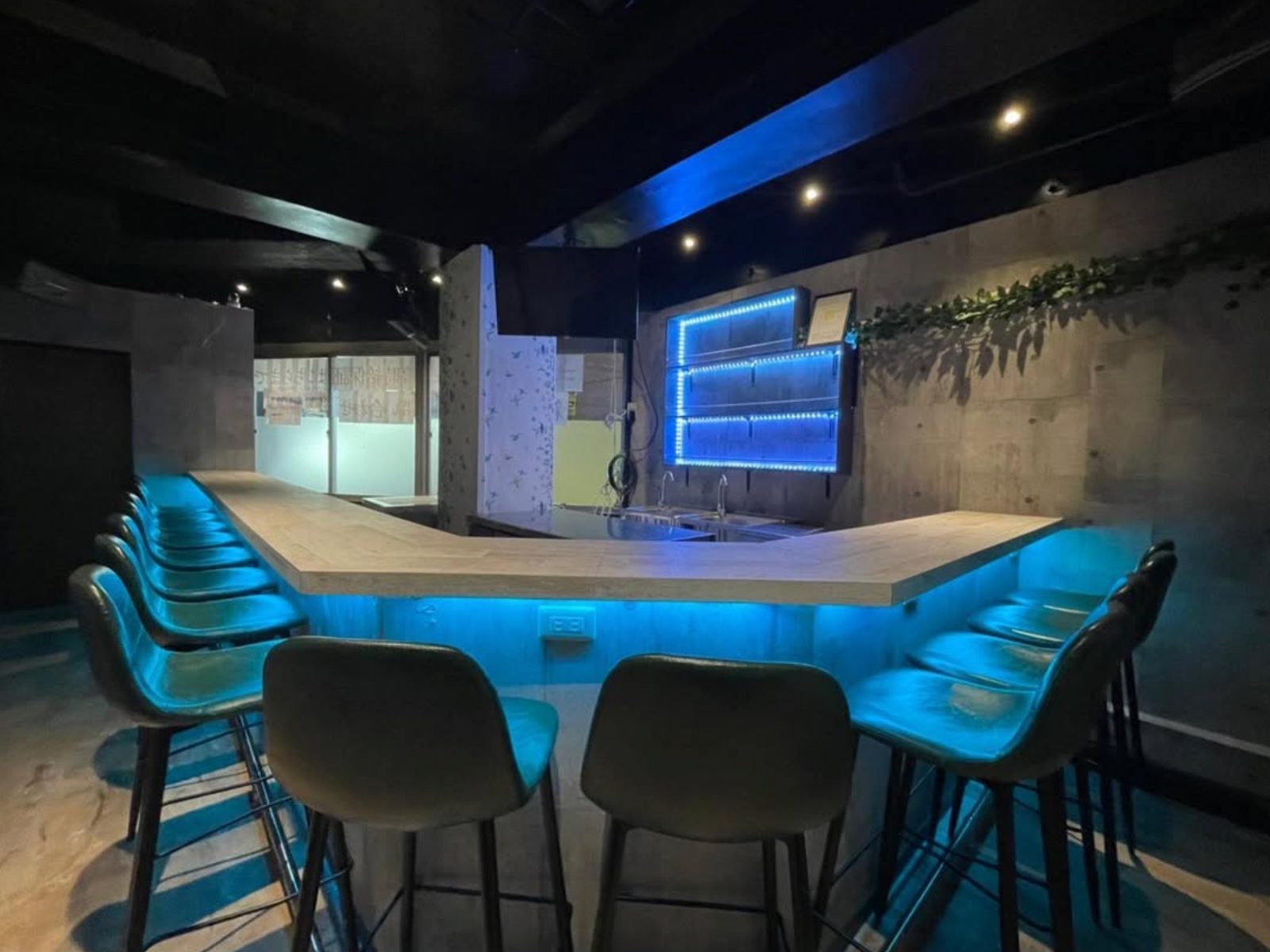 ガールズバー SELECTION 店内写真